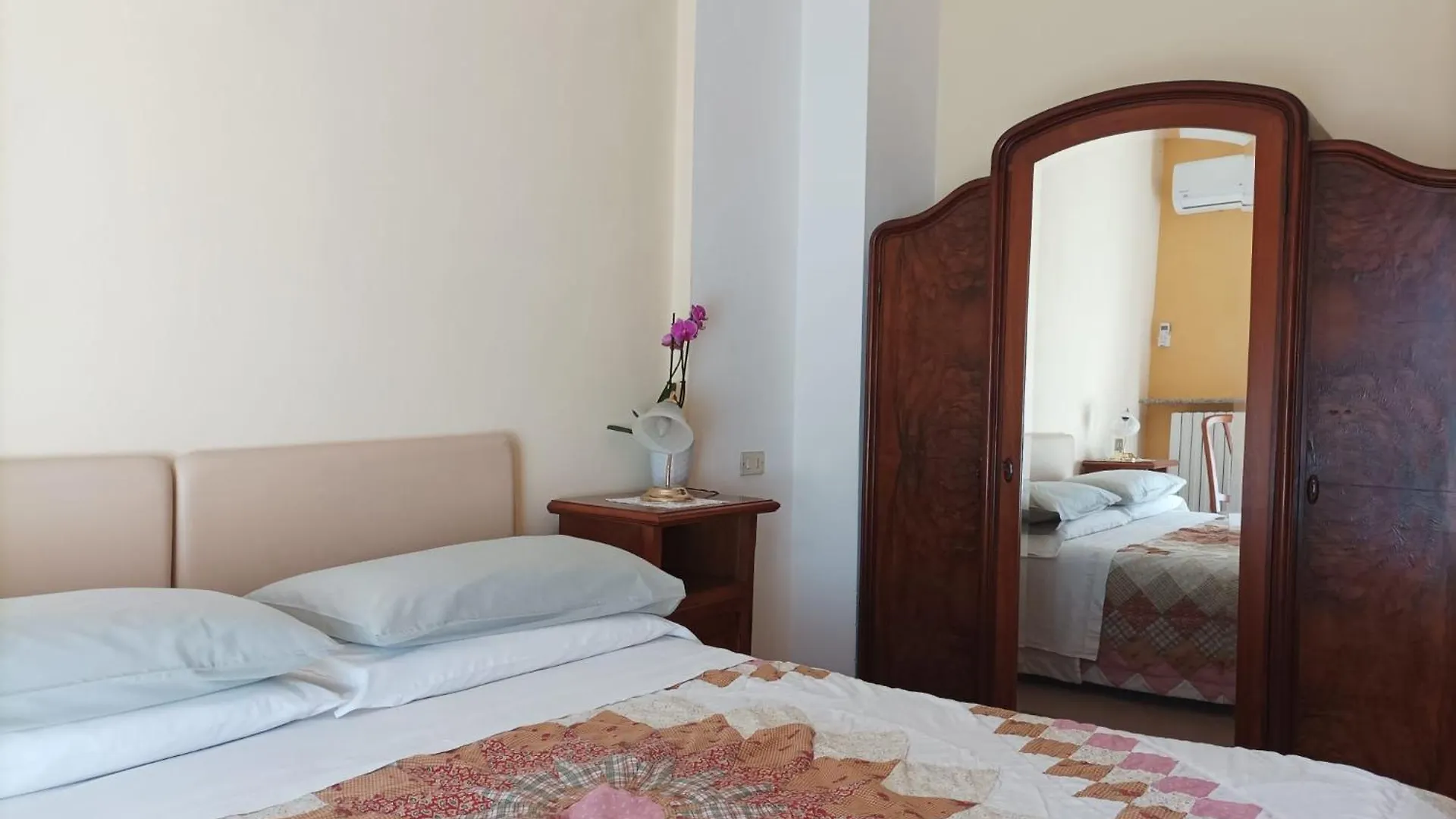 Bed And Breakfast Da Pio Castello  Bed & Breakfast Castello (Varese)